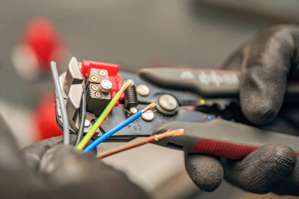 Best Affordable Emergency Electrician  in Cleveland, FL